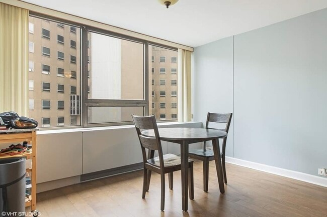Foto del edificio - 2800 N Lake Shore Dr