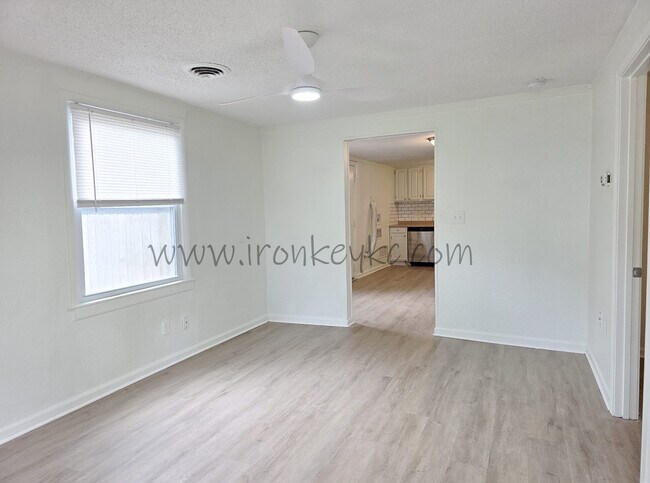 Building Photo - 8807 E 49th St