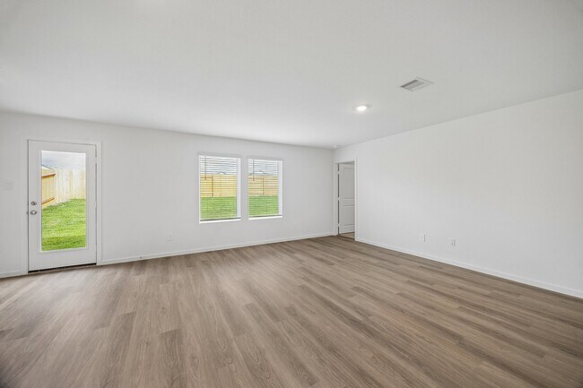 Building Photo - 11822 Serena's Song Dr