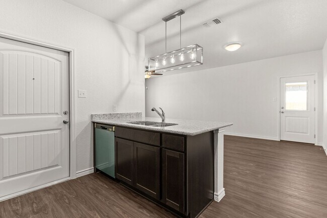 Foto del edificio - 5300 Rose Gdn Lp