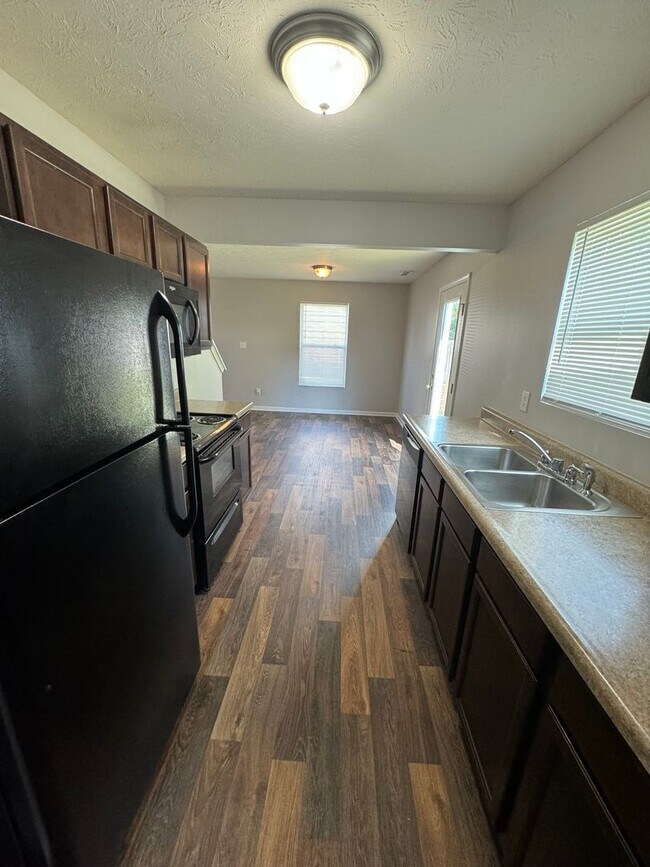 Foto del edificio - Columbus IN  - 3 BR home with loft