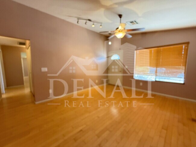 Foto del edificio - 2102 W Knox Rd