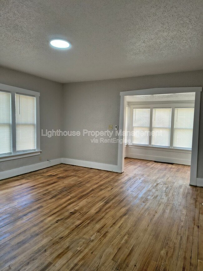 Foto del edificio - 3040 Temple St