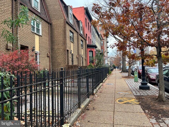 Building Photo - 1206 11th St NW
