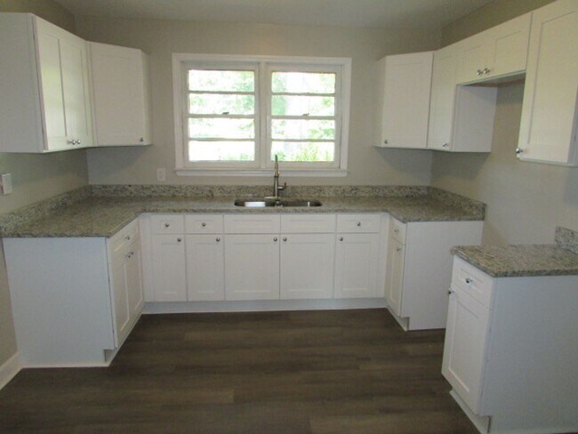 Building Photo - Close to Downtown Sumter