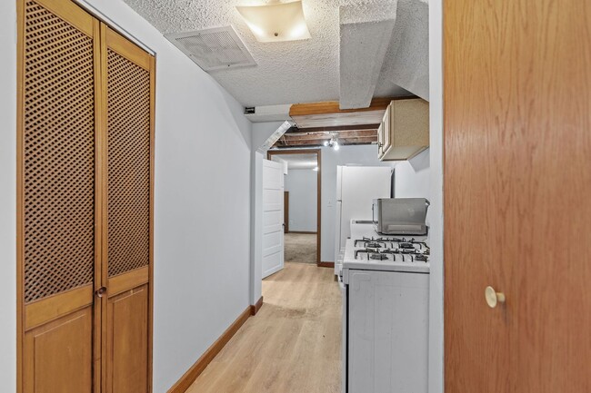 Building Photo - 4255-4257 N Thomas Ave