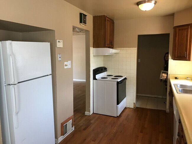 Foto del edificio - Charming 3-Bedroom Home in Aurora, CO – Your Perfect Retreat Awaits!