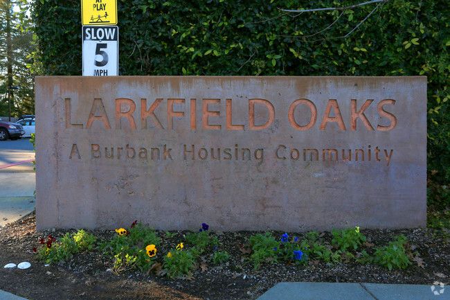 Letreros - Larkfield Oaks