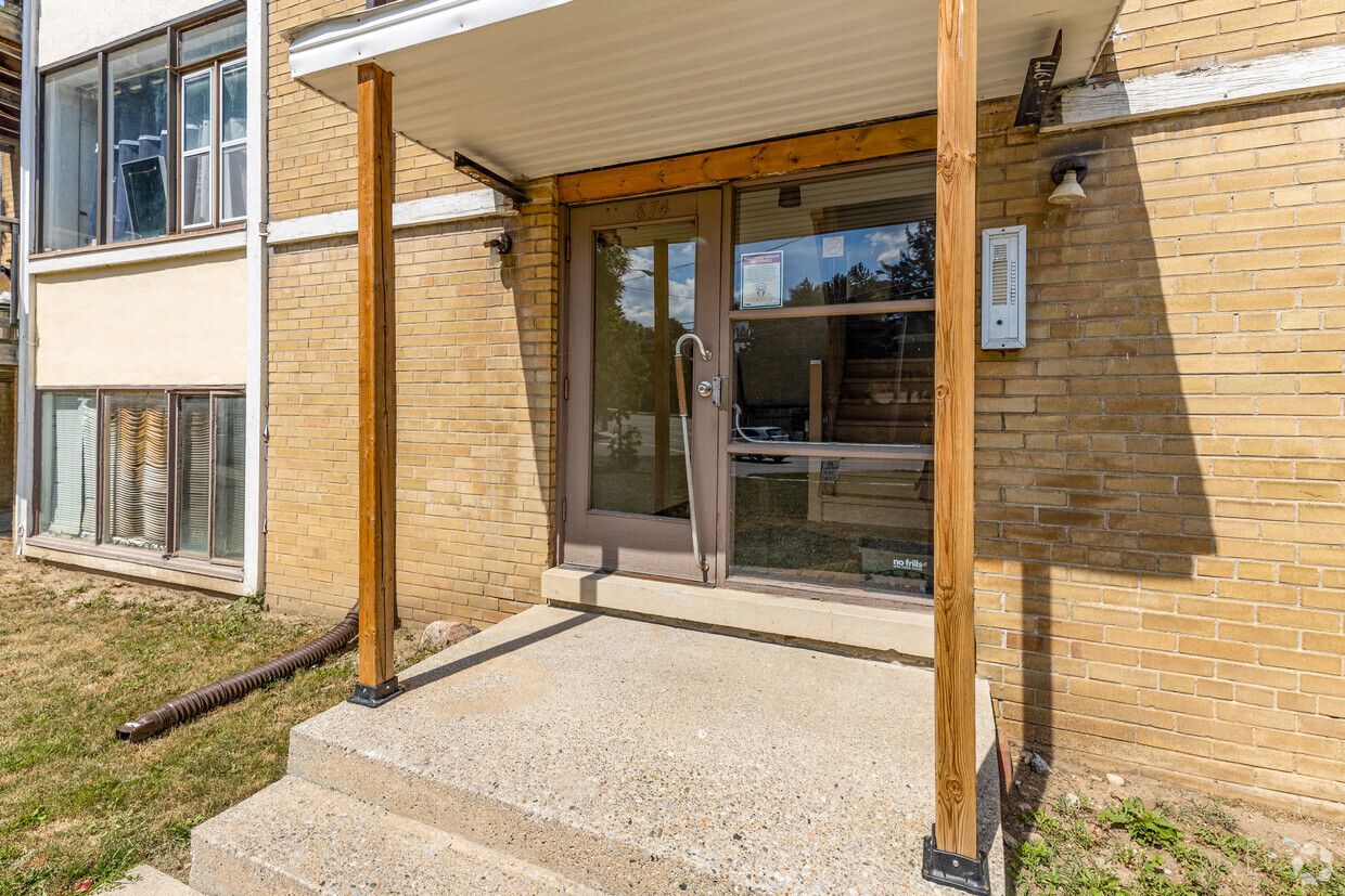 Building Photo - 874-876 Lawrence Av E