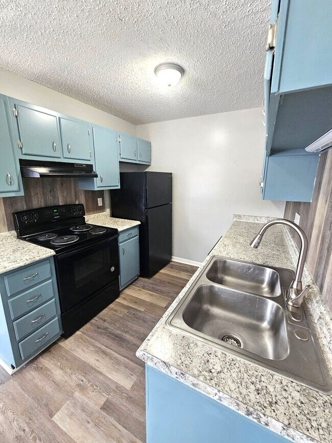 Foto del edificio - 4510-4510 Hutton Rd
