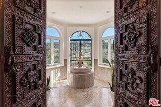 Building Photo - 10827 Pacific View Dr