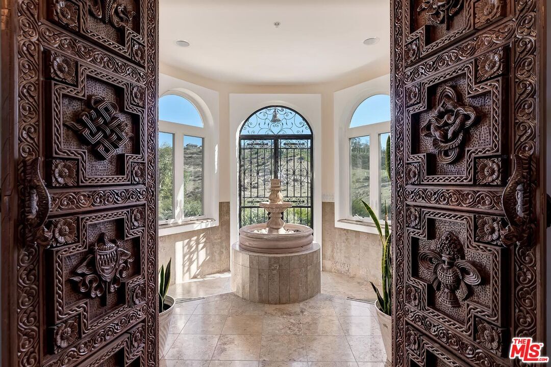 Foto principal - 10827 Pacific View Dr