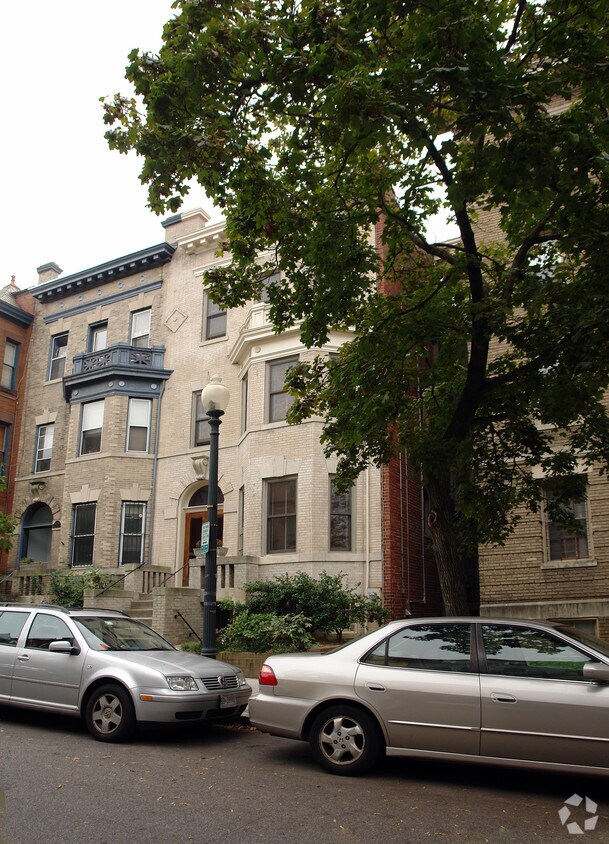 Building Photo - 1860 Mintwood Pl NW