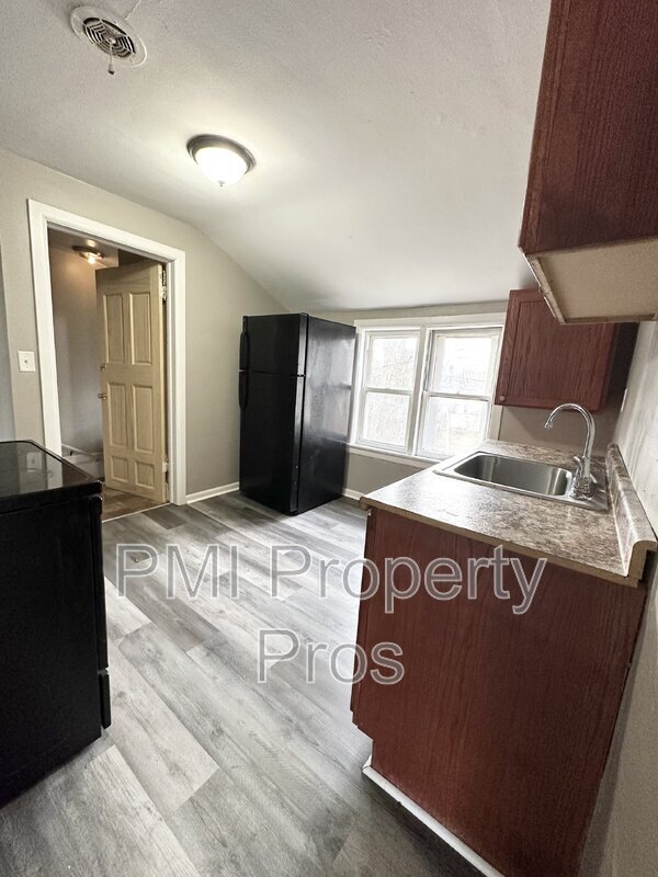 Foto del edificio - 6616 N 56th St