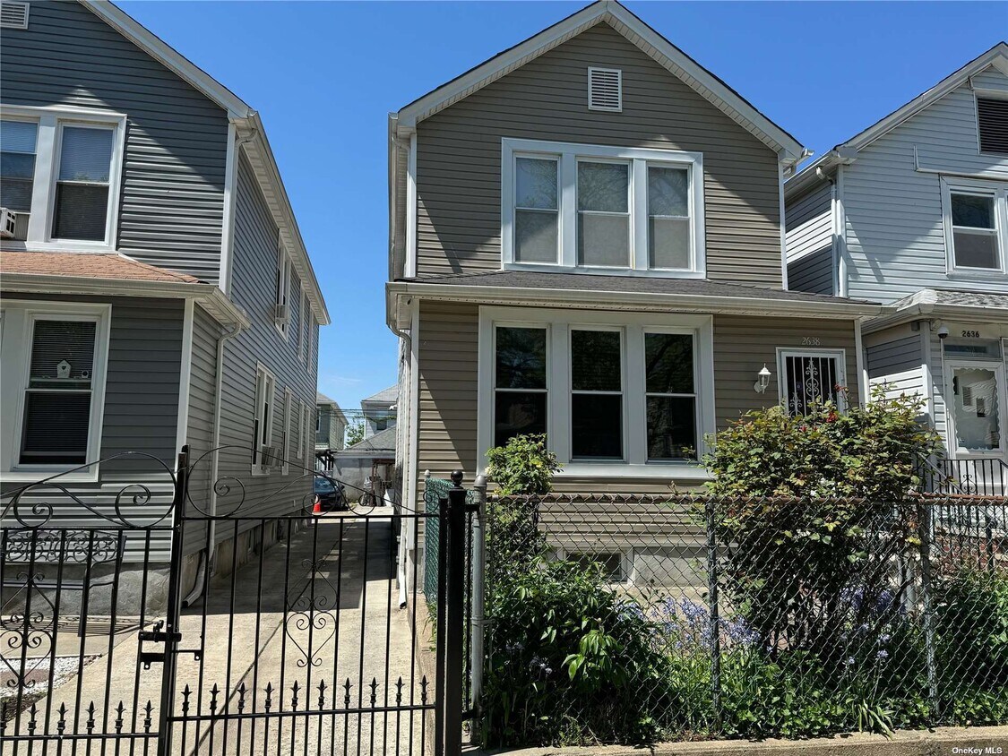 263838 92nd St, Queens, NY 11369 Townhome Rentals in Queens NY