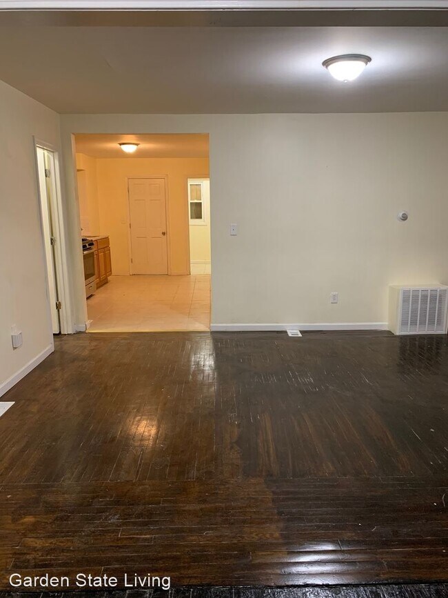 Building Photo - 5 br, 2 bath House - 27 Chelsea Ave