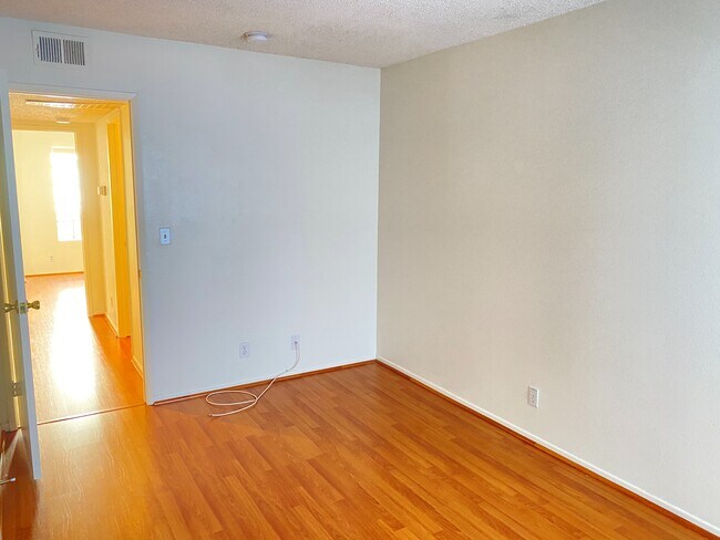 Building Photo - 403 Porter St
