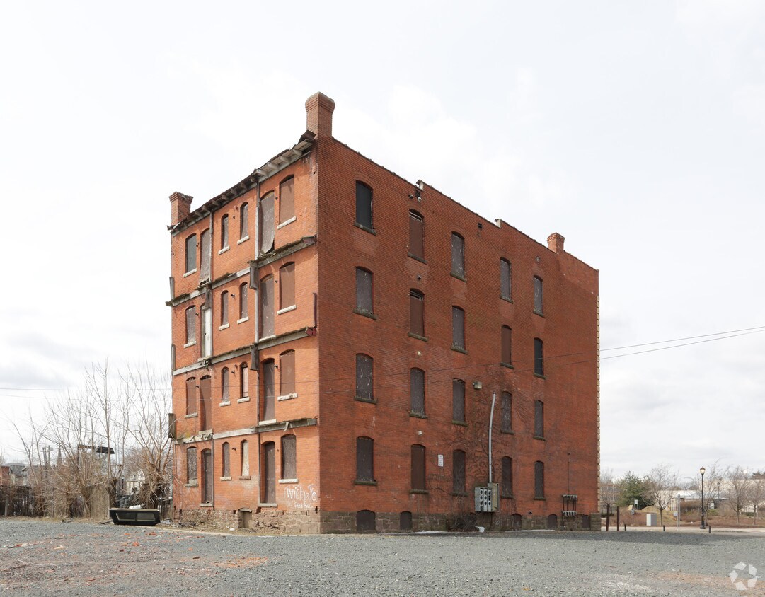 Building Photo - 272 Garden St