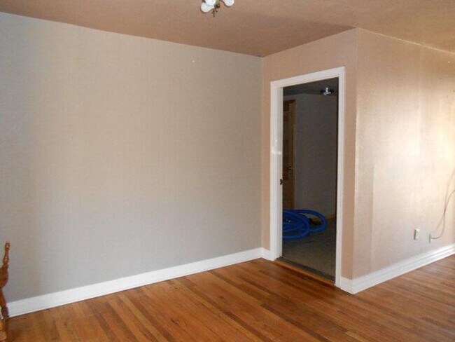 Foto del edificio - Large 5 Bedroom 3 Bathroom in Tech Terrace