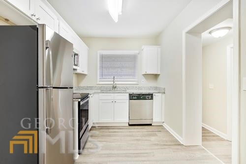 Foto del edificio - 2215 Rosewood Rd