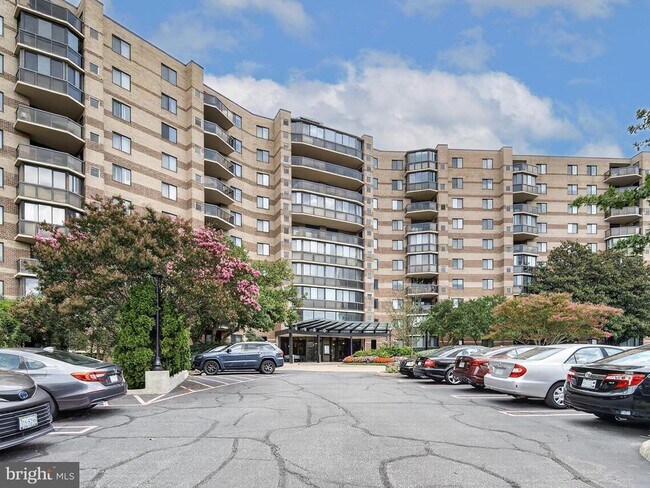 Building Photo - 8350 Greensboro Dr