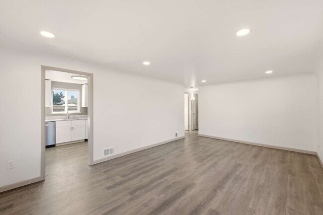 Foto del edificio - Remodeled 2-Bed 1-Bath Home in Park Hill!