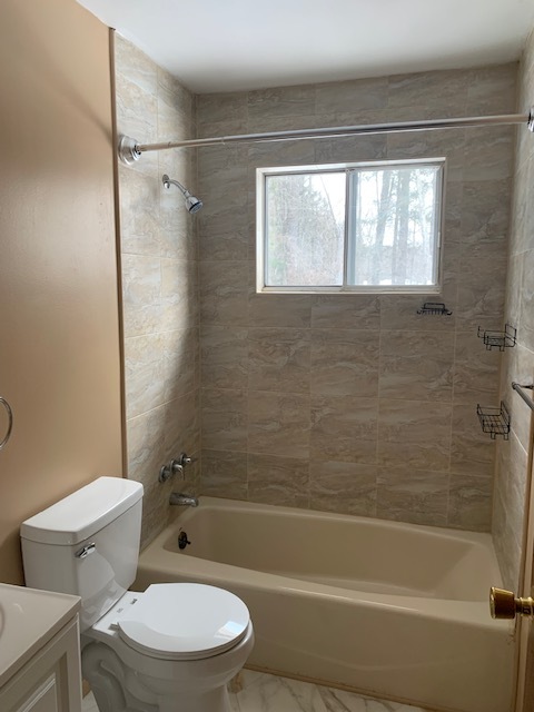 Full Bathroom - 288 Rowland St