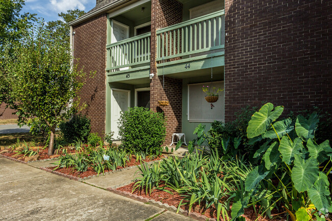 Building Photo - Oakwood Apartments