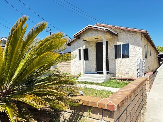 Foto del edificio - 11369 Aster St