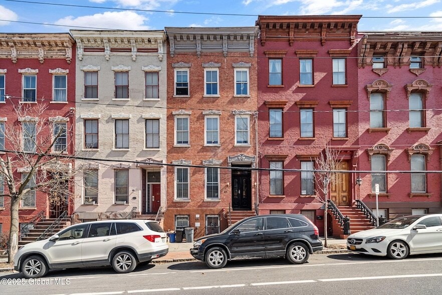 Primary Photo - 97 Ten Broeck St