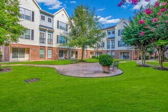 Building Photo - 9200 Westheimer Rd