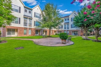 Building Photo - 9200 Westheimer Rd