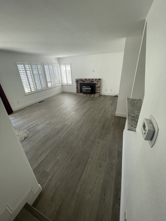 Foto del edificio - 7216 Roxanne Ln