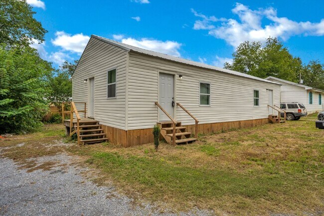 Foto del edificio - Cozy Childersburg Duplex! 2 Bed 1 Bath $75...