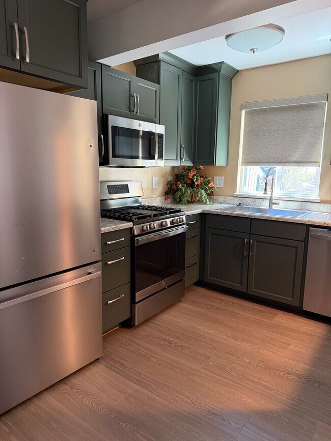 Foto del edificio - Pioneer Duplex with MOST UTILITIES PAID!