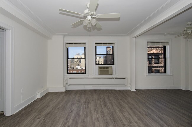 Foto del edificio - 2756 N Pine Grove Ave