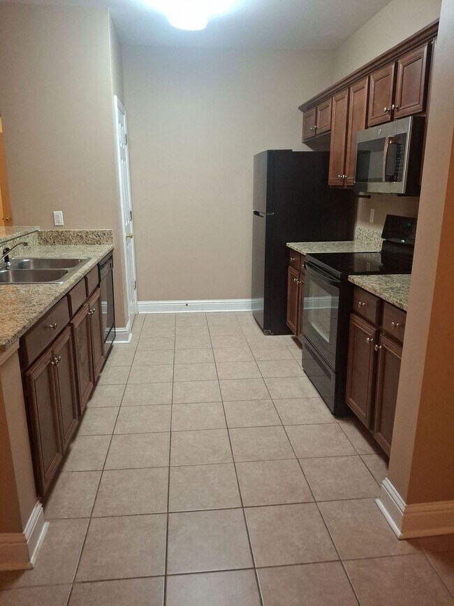Building Photo - Town Creek Condo - Available Now!