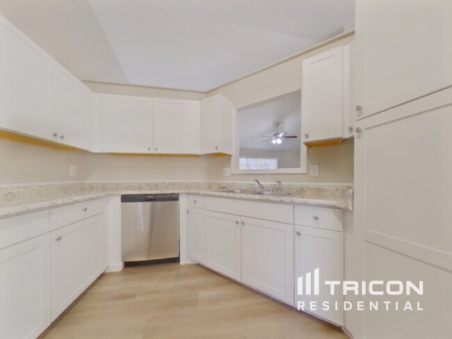Foto del edificio - 235 Princeton Way