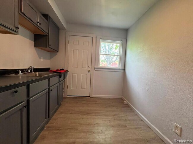 Foto del edificio - 12655 Kelly Rd