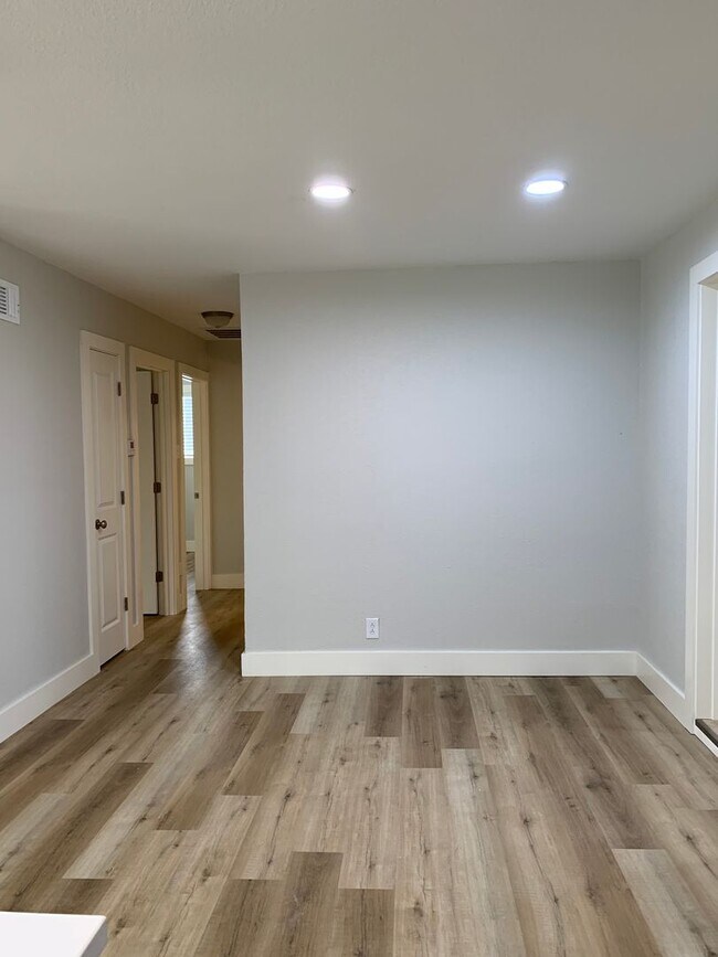 Foto del edificio - 3014 Parkwood Rd
