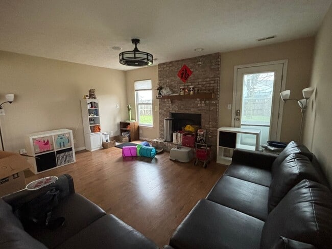 Foto del edificio - 4631 Elijah St