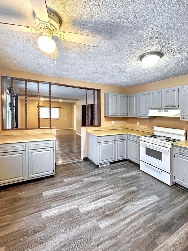 Building Photo - Charming 3-Bedroom Home with Modern Comfor...