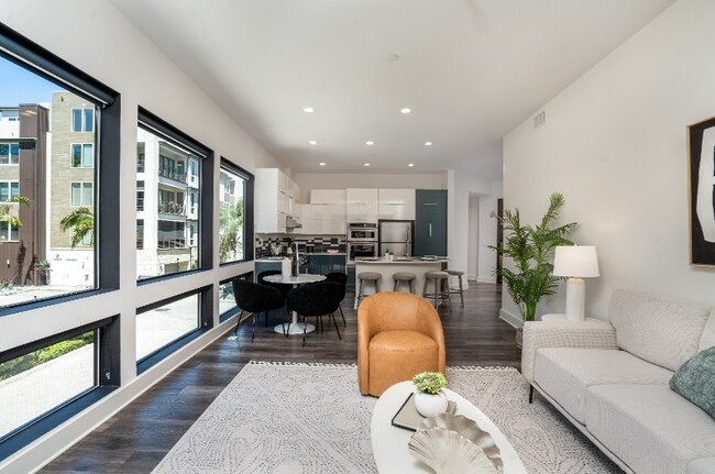 Foto del edificio - 8570 Aspect Dr