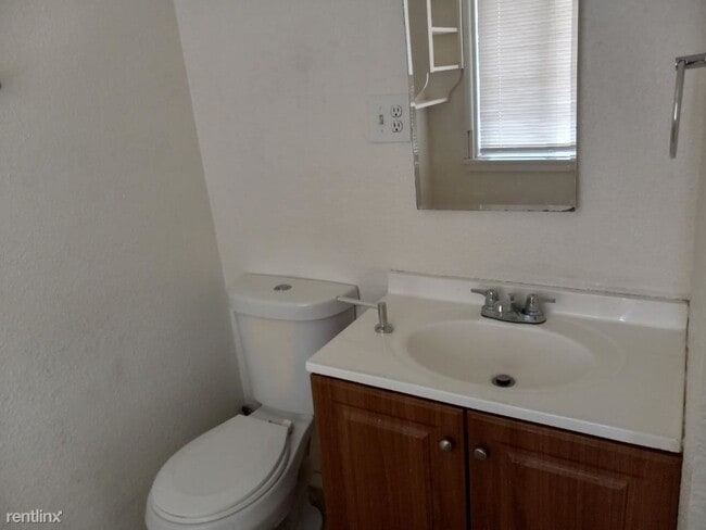 Building Photo - 1 br, 1 bath House - 2009 E Main St Apt D ...