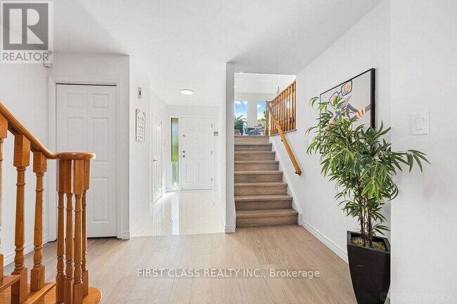 Building Photo - 25 Lansbury Dr