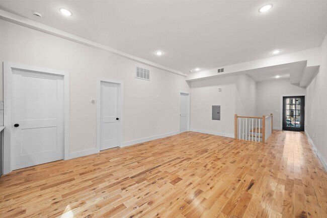 Building Photo - 241 Palisade Ave