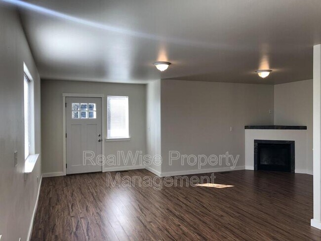 Building Photo - 1216 SW 27th St
