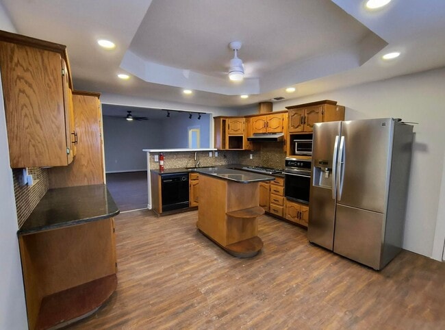 Building Photo - Spacious 3 bedroom, 2 bath home AVAILABLE SOON!
