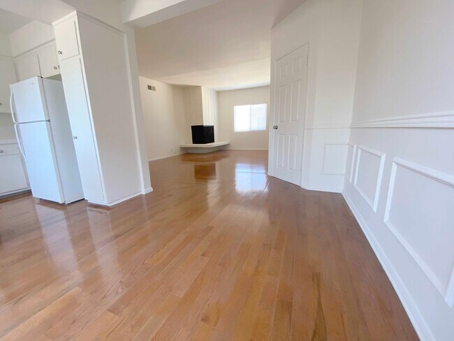 Foto del edificio - 5631 W Jefferson Blvd