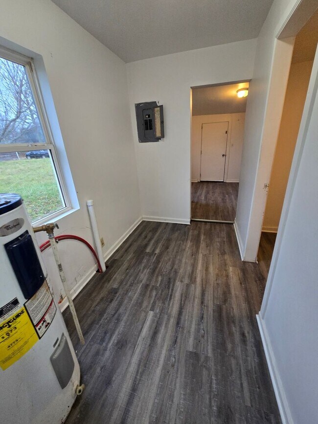 Foto del edificio - One Bedroom Duplex Near Walnut Street and West Jackson Street - Muncie, Indiana Rent Special $100...